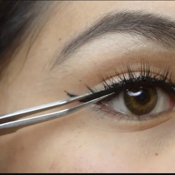 🎁NEW Tori Belle Magnetude Magnetic Lashes & Eyeliner. - Picture 3 of 16